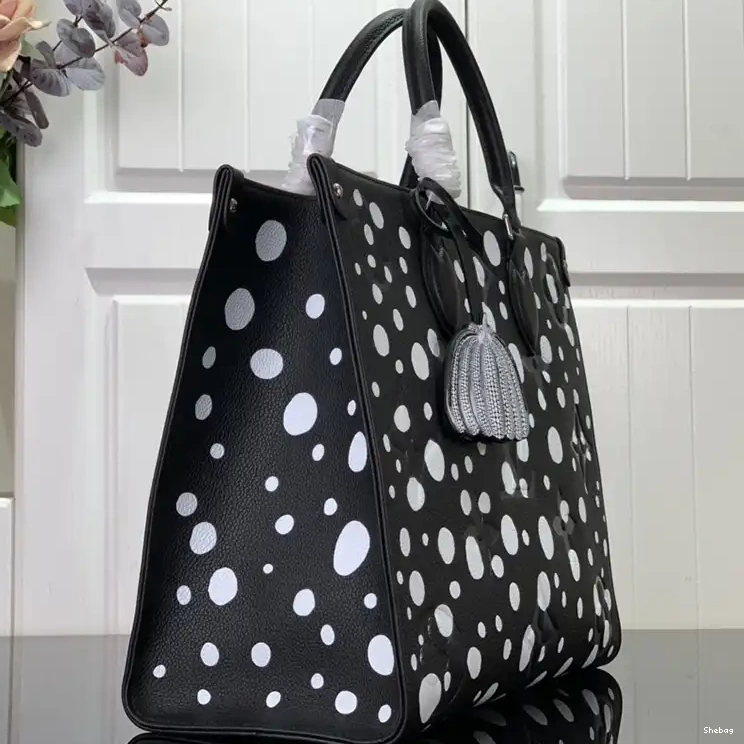 2304DJ0006 LV Bag 0521